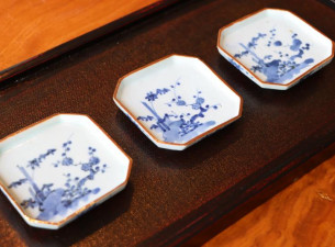 静かな藍の濃淡が美しい - 古伊万里 染付 竹梅文 豆皿 -｜新原美術